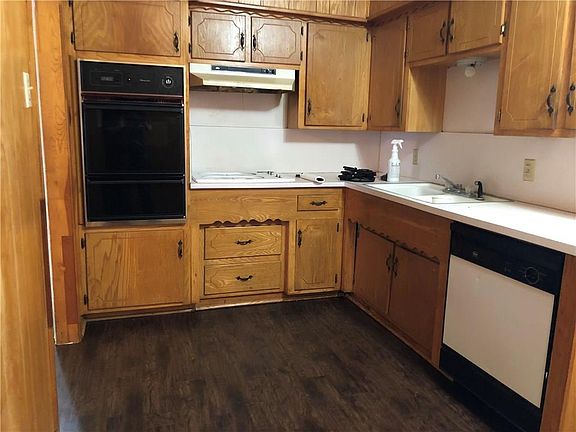 3rd image of 104 Campbell St