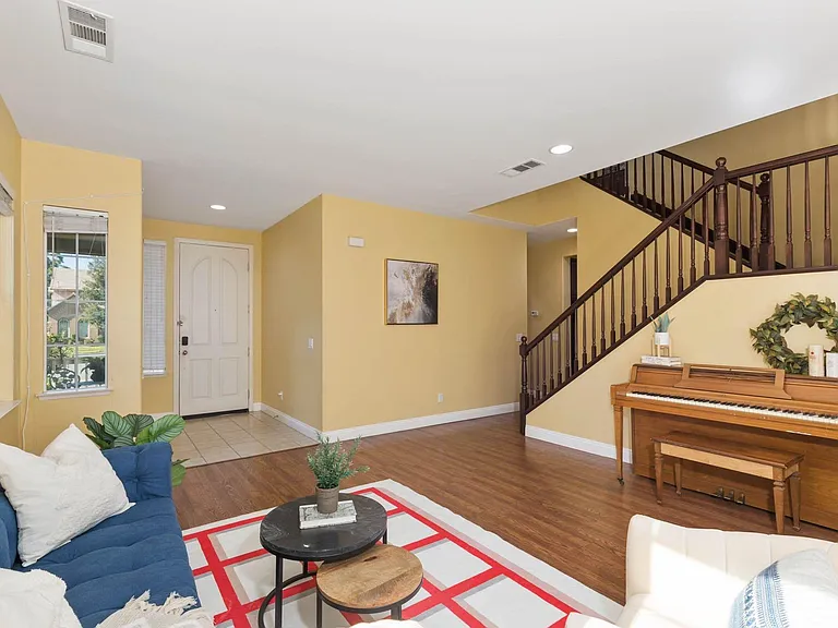 7597 Freestone Ct — Photo 12