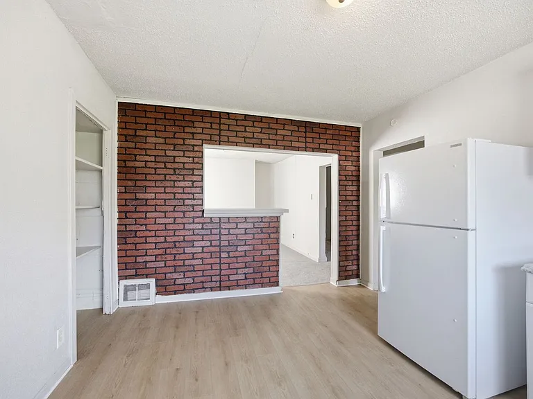 3032 Merwyn Ave — Photo 9