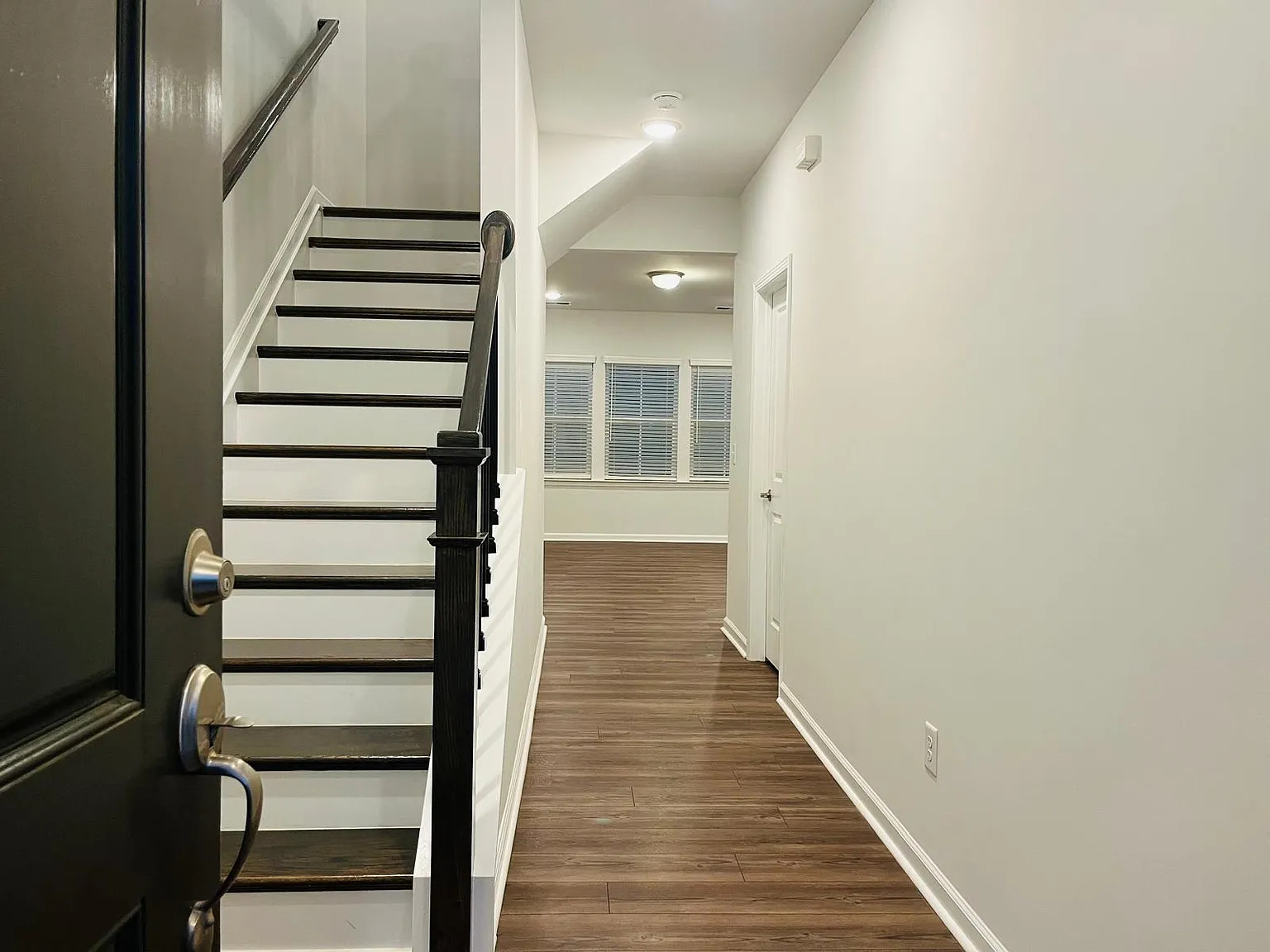 3 bed, 1861 sqft, $1,950 — Photo 3
