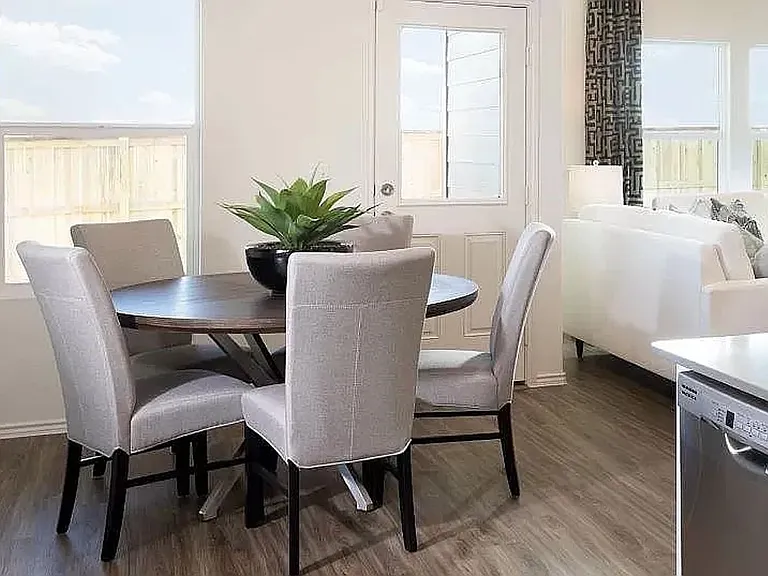 1005 Bluewood Bnd — Photo 10
