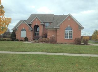 825 Saint Anne Ln, Monroe, MI 48162
