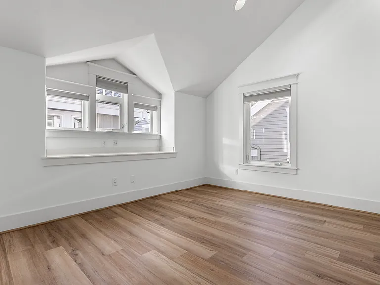 1133 10th Ave E #A — Photo 24