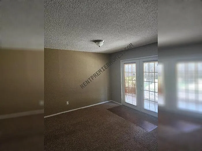 3 bed, 2.0 bath, 1392 sqft, $1,795 — Photo 4