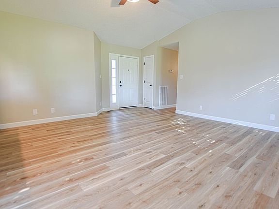 3rd image of 3873 Roscommon Way