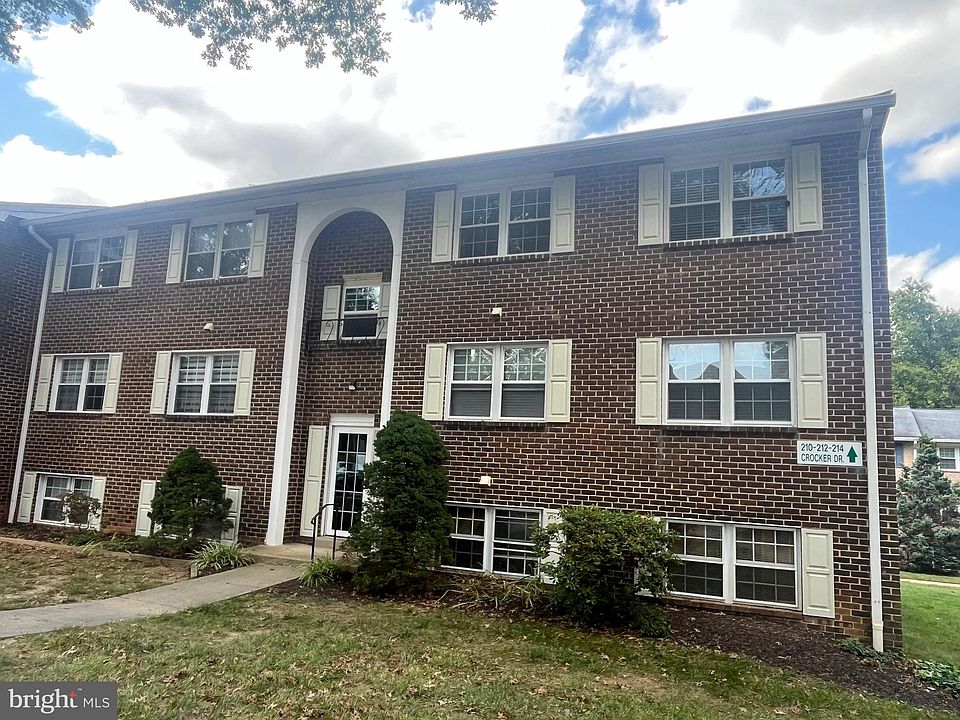 1st image of 208 Crocker Dr