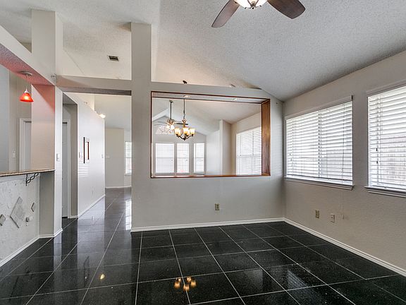 3rd image of 908 Gordon Oaks Dr