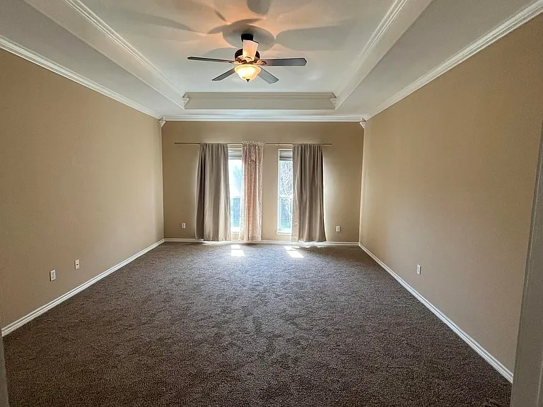 6733 Wall St — Photo 6