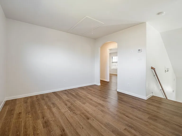 826 Hazels Way — Photo 16