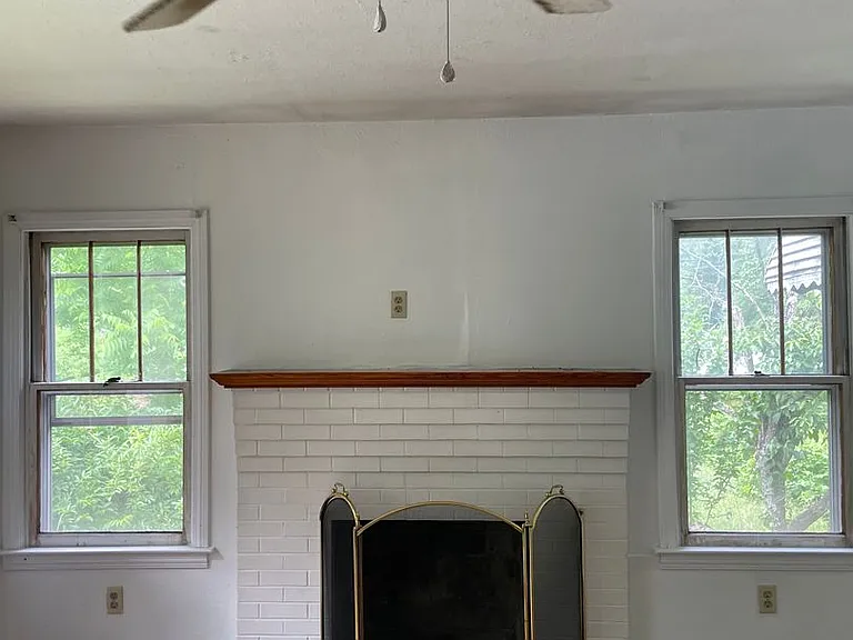 1012 Aspen Rd — Photo 5