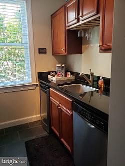 4th image of 922 S Washington St APT 204