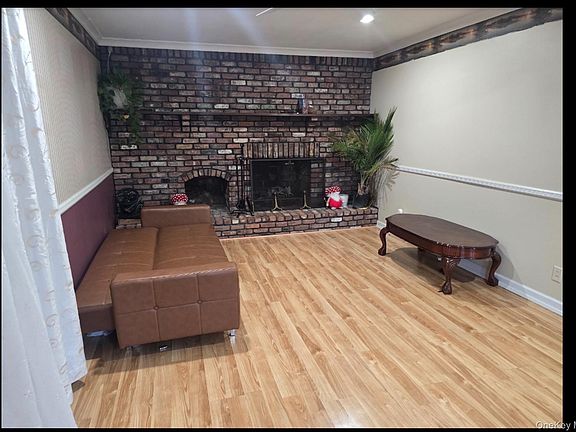 3rd image of 76 Harrisburg Street