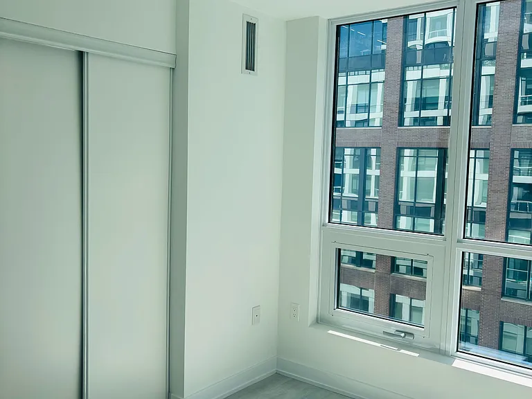 15 Richardson St #927 — Photo 5