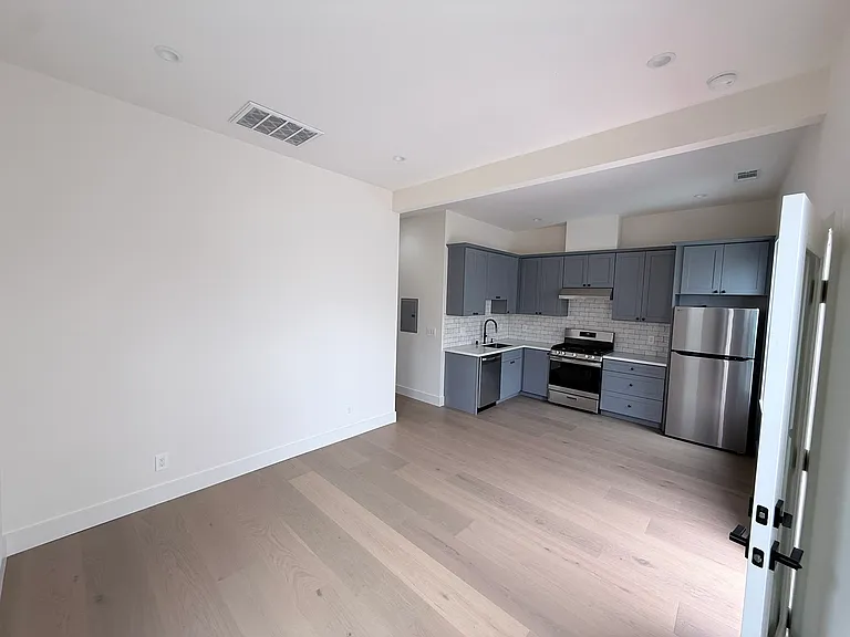 3774 Mission St — Photo 2
