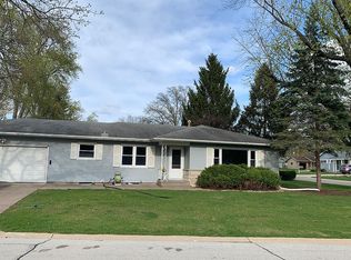 1925 Parkway Dr, Bettendorf, IA 52722