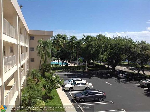 3rd image of 3151 S Palm Aire Dr APT 304