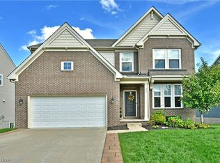 987 Hawkin Ln, Aurora, OH 44202
