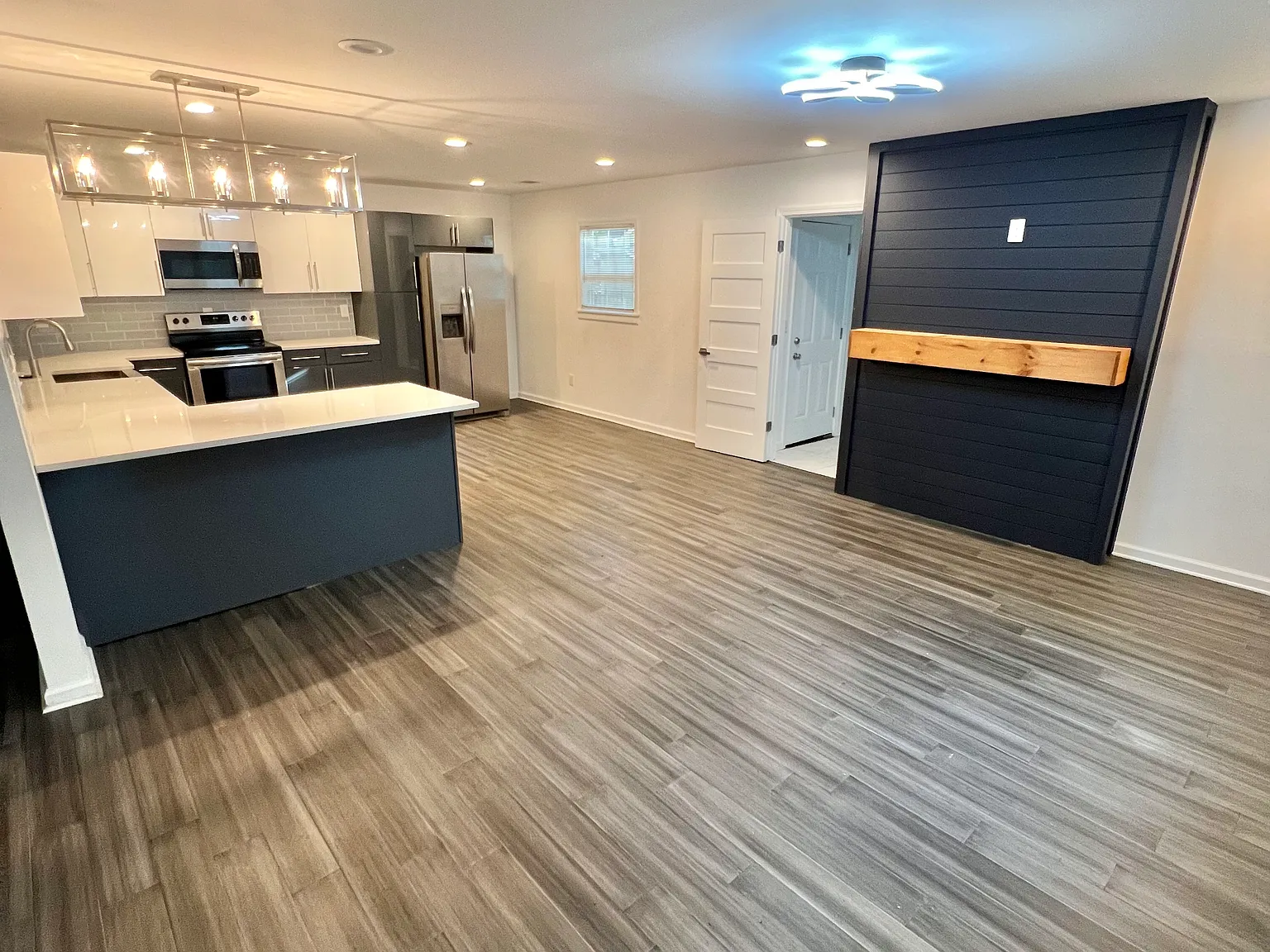 1131 Regent St SW — Photo 2