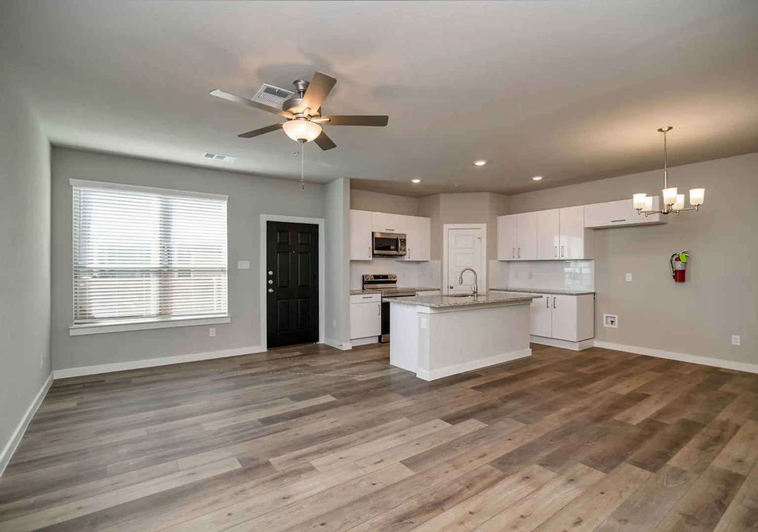 Gorgeous 2 Bedroom Four Plex Located In Midlothian Isd! — Photo 3