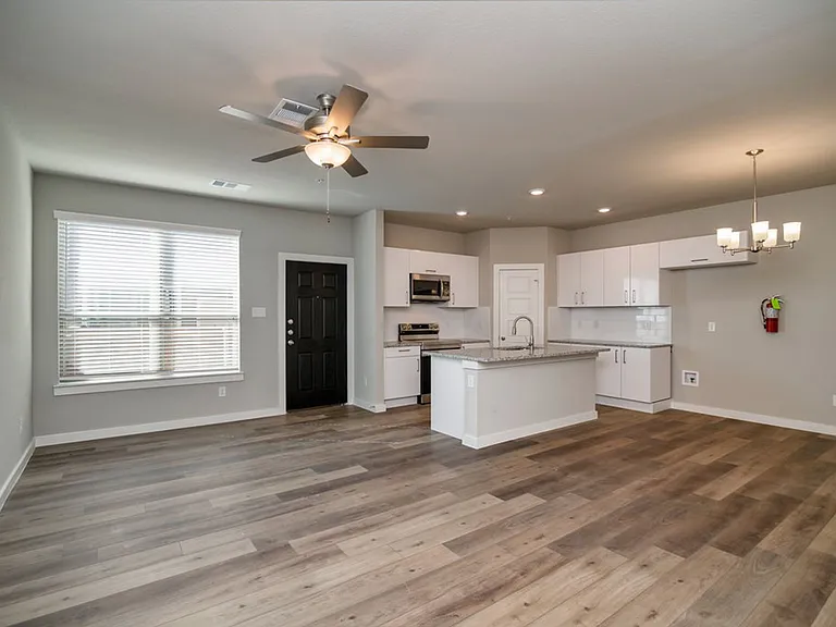 711 Harvest Moon Dr — Photo 3