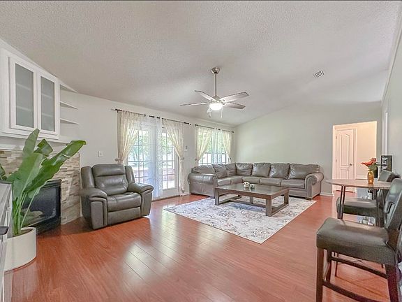 4th image of 8835 Sapphire Dr