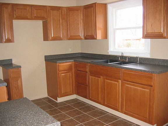 2nd image of 477 Magnolia Ave