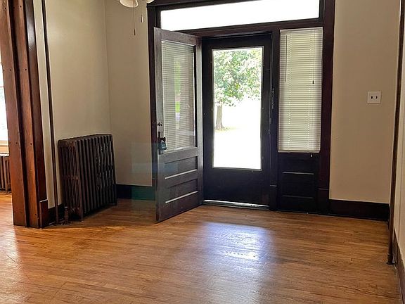 3rd image of 719 S Court St