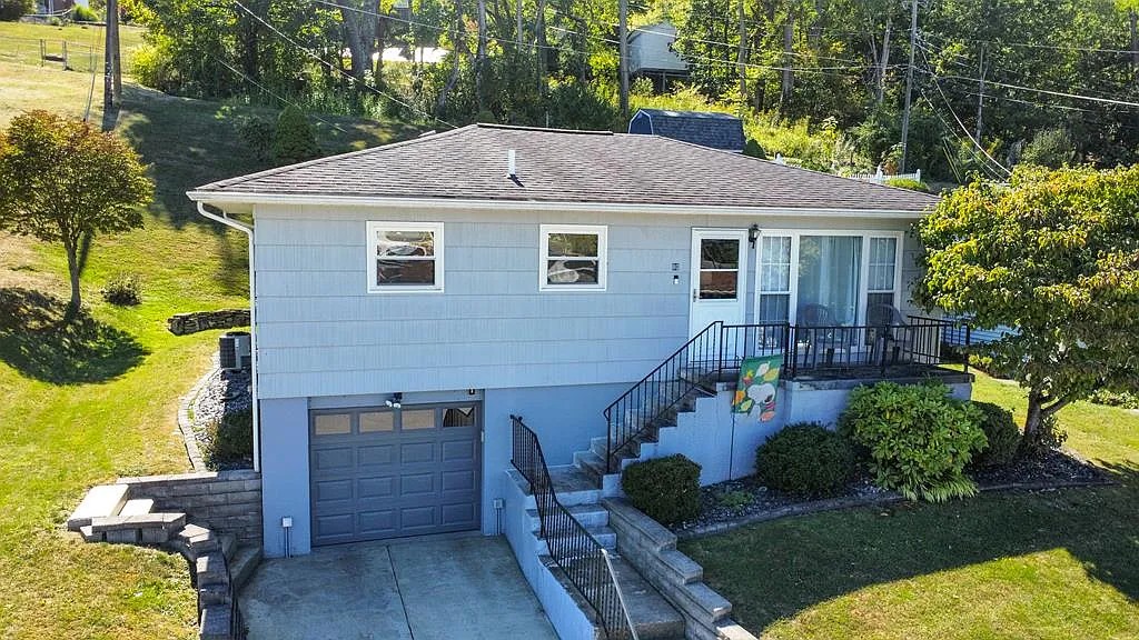 80 Fernwood Ave photo 1