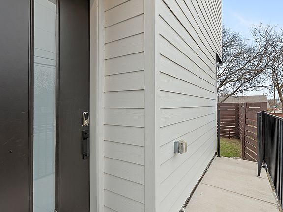 4th image of 1417 Kramer Ln Unit 21