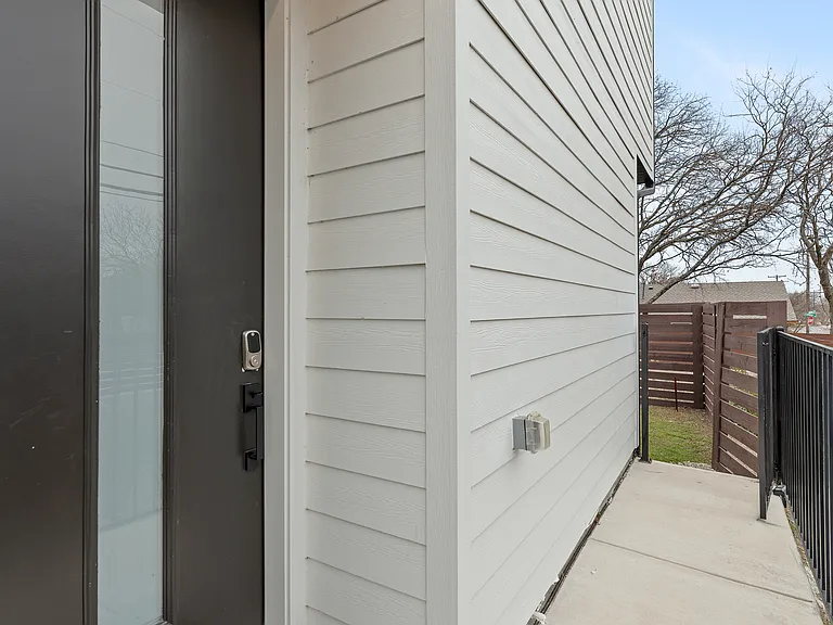 1417 Kramer Ln #21 — Photo 4