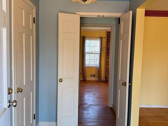 3rd image of 1711 Stonecliff Ct