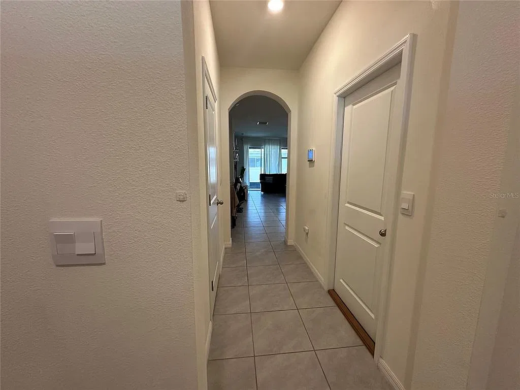 3 bed, 2.5 bath, 1673 sqft, $2,150 — Photo 4