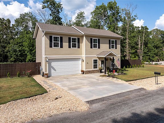3rd image of 16 Kinloch Dr