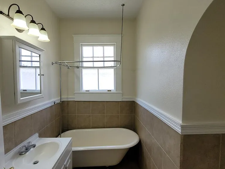 4702 Euphrosine St — Photo 5