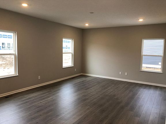 5th image of 49 Scarlett Dr