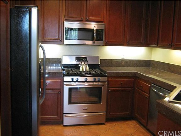 Kitchen with upgraded SS Apliances