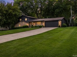 6180 Meyer Ave, Brighton, MI 48116