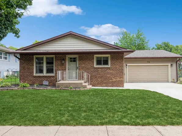 712 12th Ave, De Witt, IA 52742