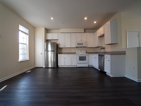 Spacious Eat-in Kitchen