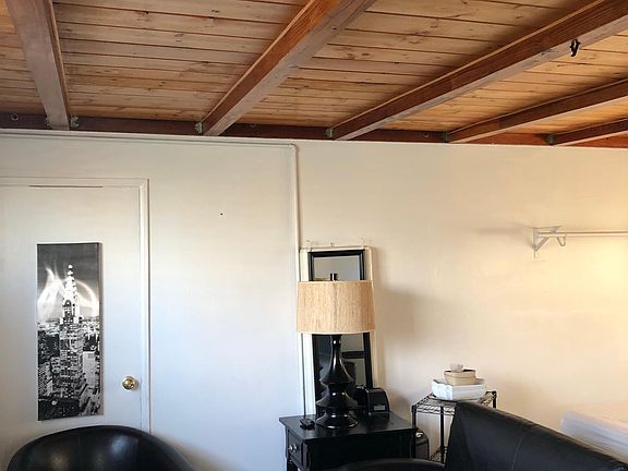 4th image of 3646 37th St Studio B