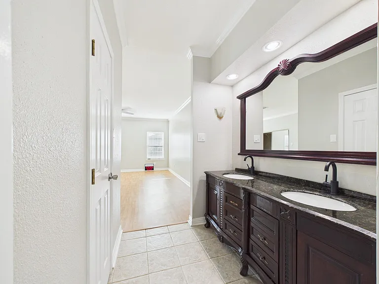 4001 Tanglewilde St #709 — Photo 16