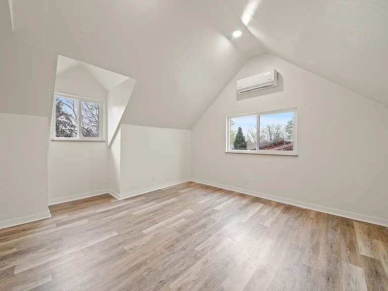 1070 S Coffman St — Photo 11