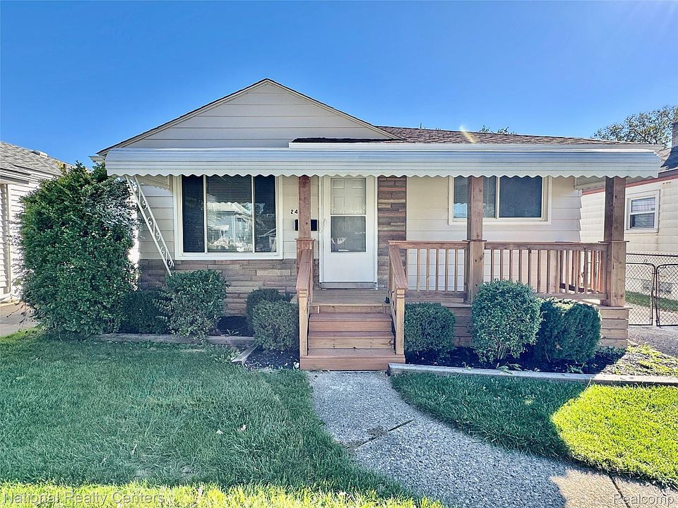 24884 Hayes Ave, photo 4