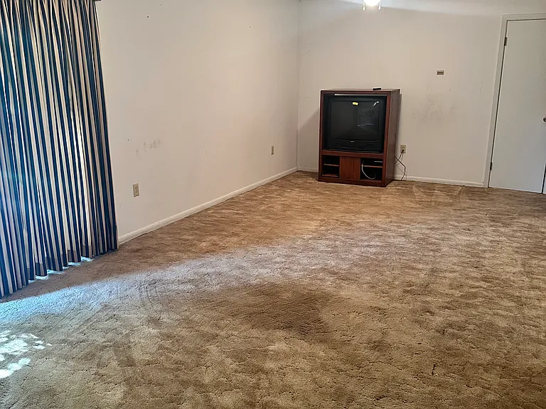 1533 Pine Manor Dr — Photo 3