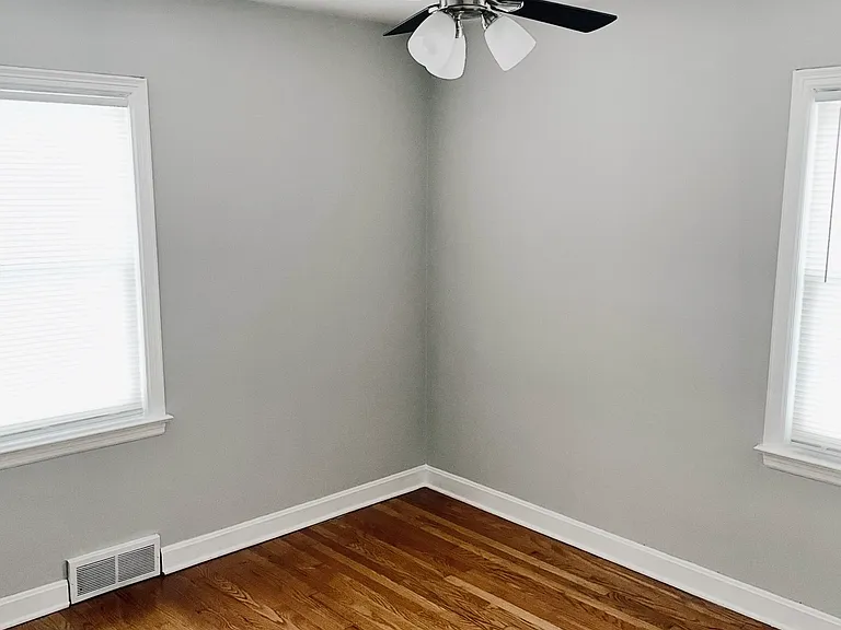 2512 Glen Pl — Photo 5