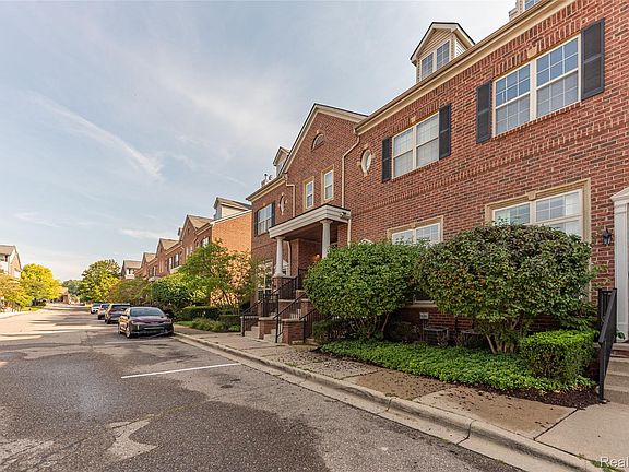 2nd image of 16942 Farmington Rd #24
