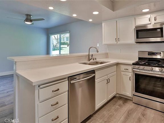 5th image of 613 Lytle St