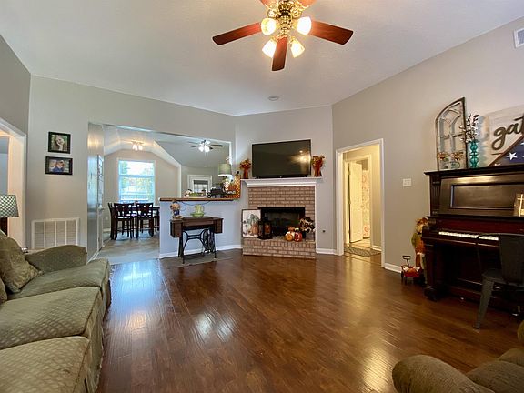 4th image of 135 Kings Dr
