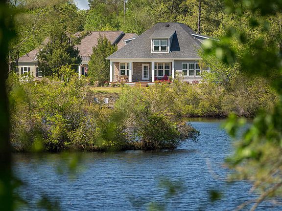 4th image of 244 Highwood Ln