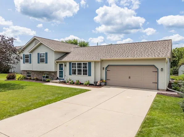 1011 Eagle Ln, Poynette, WI 53955